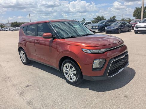 Used 2022 Kia Soul LX FWD image 2