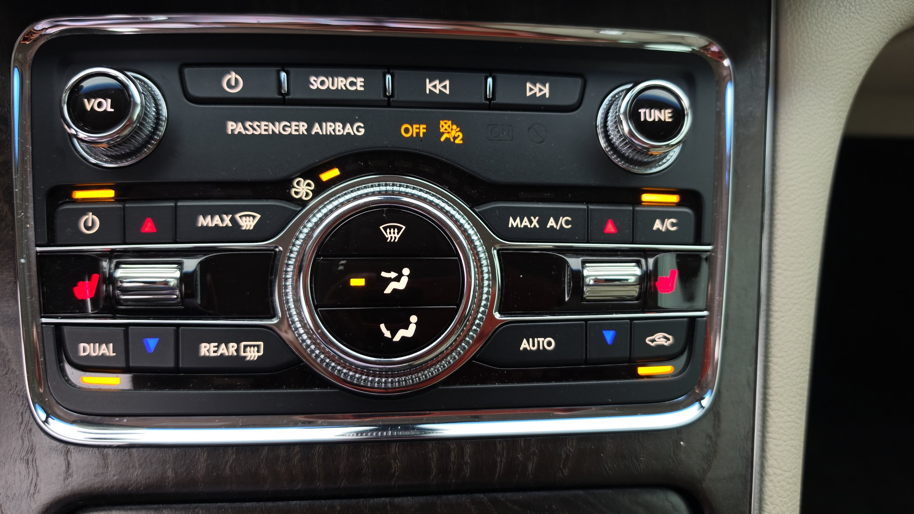 Used 2020 Lincoln Continental FWD image 17