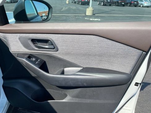 Used 2023 Nissan Rogue S FWD image 9