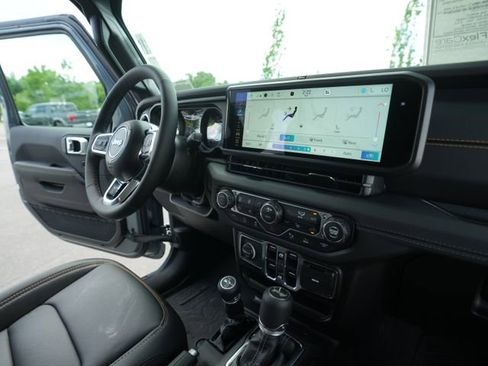 New 2026 Jeep Wrangler Unlimited Sahara AWD/4WD image 32