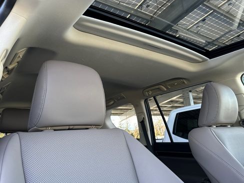 Used 2020 Lexus GX 460 Premium w/ Premium Package image 18