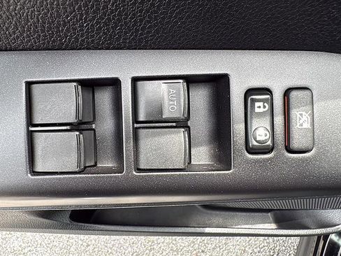 Used 2018 Toyota RAV4 XLE w/ Plus Extra Value Package FWD image 31