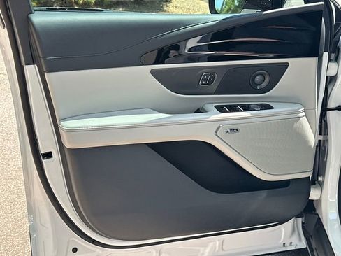 New 2026 Lincoln Nautilus Premier AWD/4WD image 11