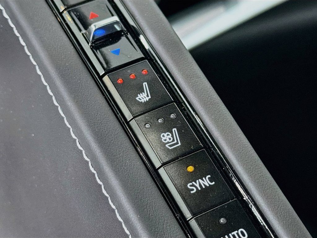 Used 2025 Chevrolet Corvette Z06 RWD image 21