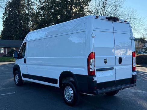 Used 2020 RAM ProMaster 2500 w/ Premium Appearance Group image 3