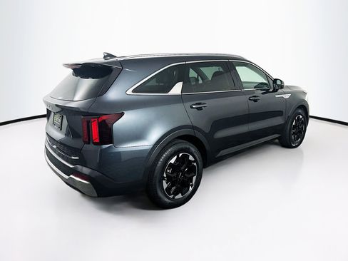 Used 2024 Kia Sorento S image 9