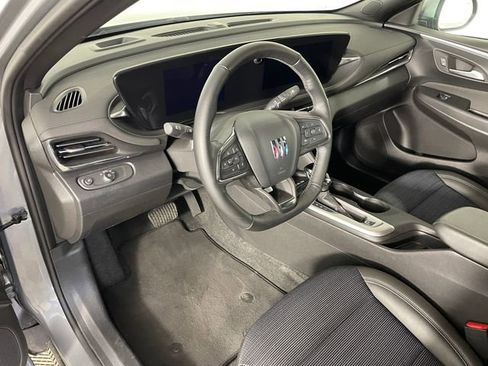 Certified 2025 Buick Envista Preferred w/ Convenience I Package FWD image 3