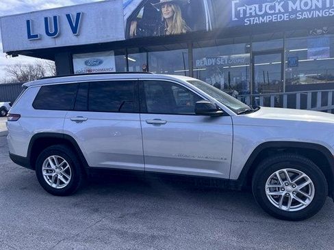 Used 2024 Jeep Grand Cherokee L Laredo AWD/4WD image 2
