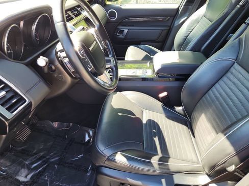 Used 2017 Land Rover Discovery HSE AWD/4WD image 24
