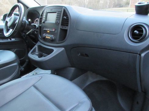 Used 2018 Mercedes-Benz Metris Passenger image 36