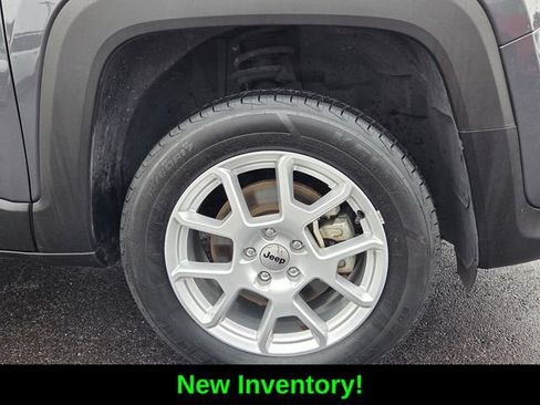Certified 2023 Jeep Renegade Latitude AWD/4WD image 9