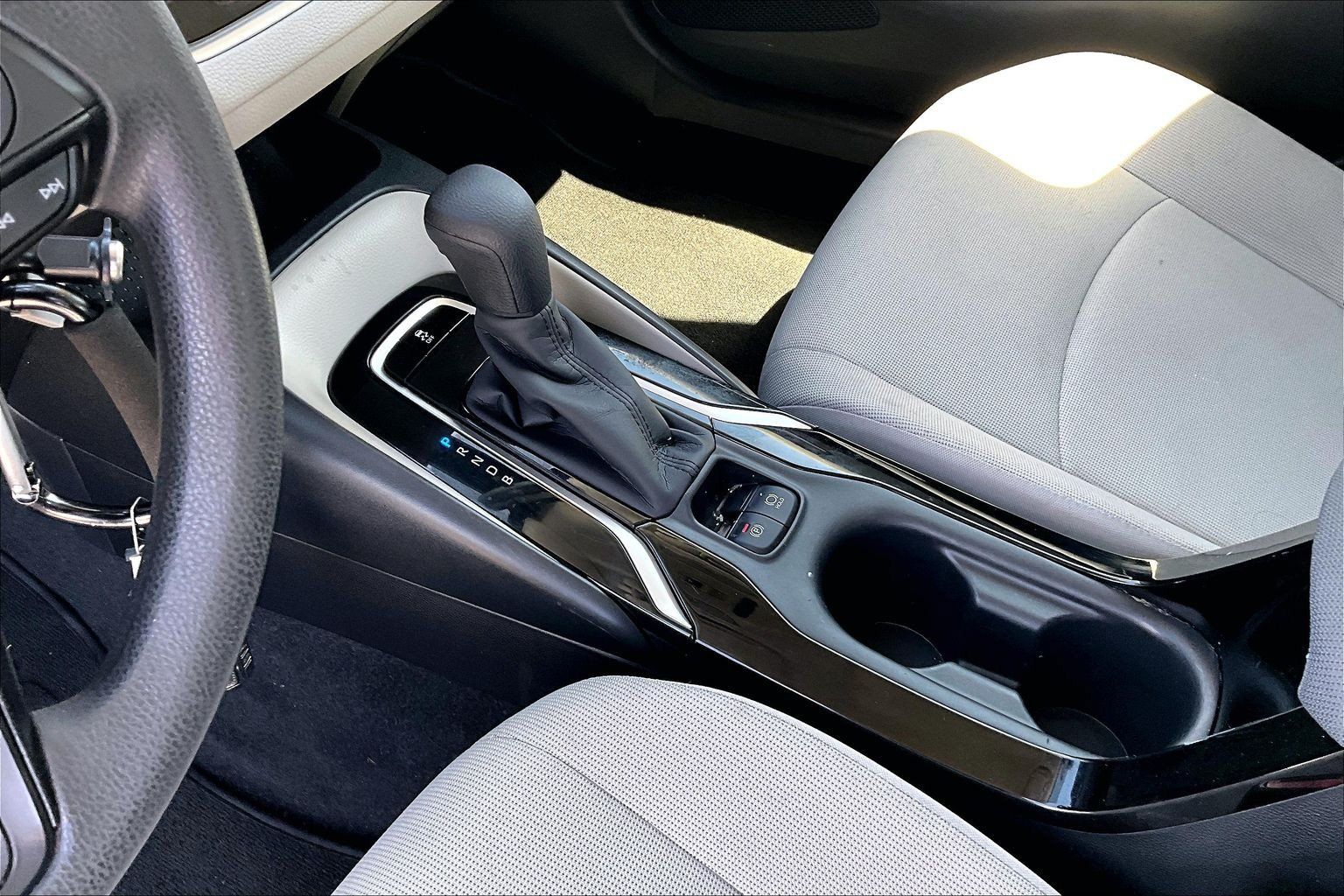 Used 2020 Toyota Corolla LE w/ Carpet Mat Package (TMS) FWD image 12
