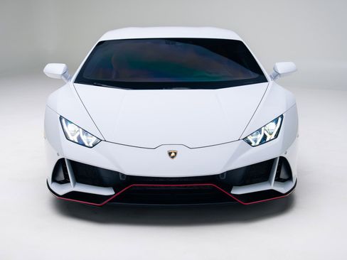 Used 2020 Lamborghini Huracan EVO image 12