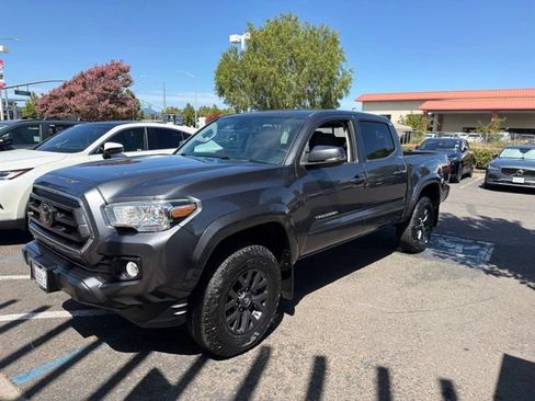 Certified 2022 Toyota Tacoma SR5 AWD/4WD image 14