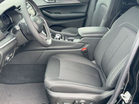 New 2025 Jeep Grand Cherokee Laredo X image 5