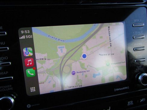 Used 2021 Toyota Prius XLE image 15