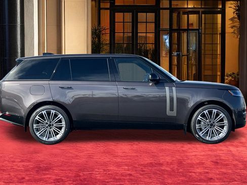 New 2026 Land Rover Range Rover Long Wheelbase SE image 9