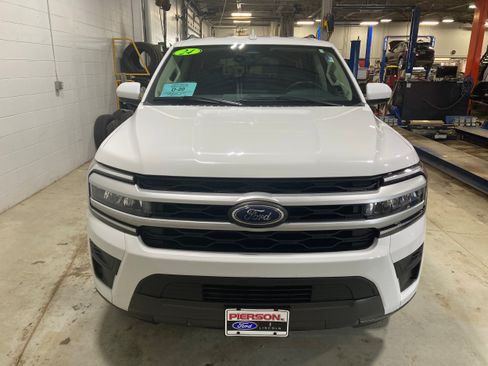 Used 2024 Ford Expedition Max XLT AWD/4WD image 2