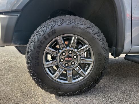 Used 2024 GMC Sierra 1500 AT4X image 10