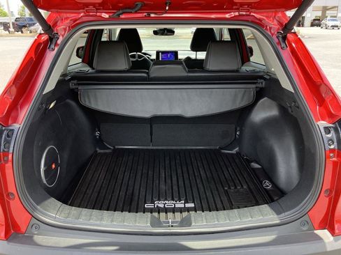 Used 2023 Toyota Corolla Cross XLE image 27