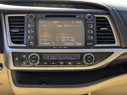 Used 2016 Toyota Highlander Limited image 18