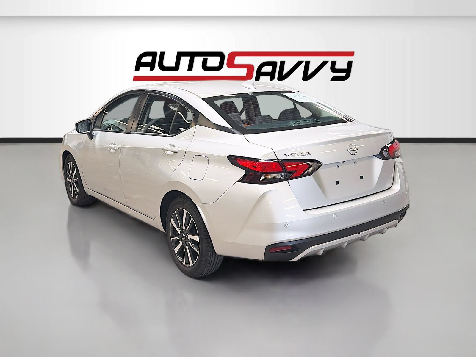 Used 2025 Nissan Versa SV FWD image 5