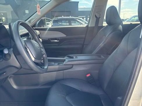 Used 2024 Toyota Grand Highlander AWD image 9