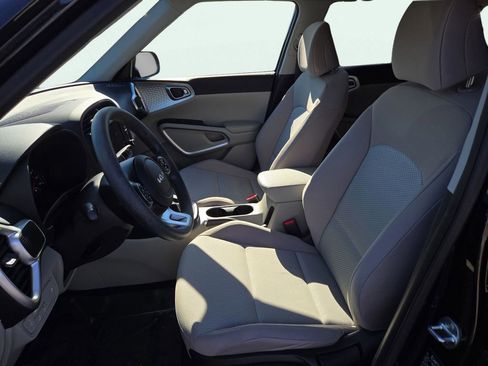 Certified 2022 Kia Soul LX w/ Technology Package image 19