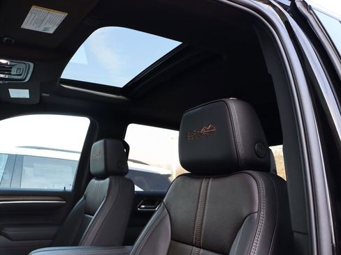 Used 2025 Chevrolet Silverado 1500 High Country w/ High Country Premium Package image 31