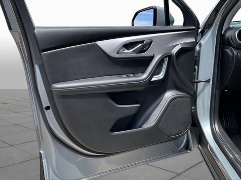 Used 2025 Chevrolet Blazer LT FWD image 20