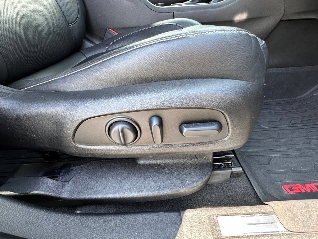 Certified 2019 GMC Acadia SLT w/ LPO, Floor Liner Package AWD/4WD image 13