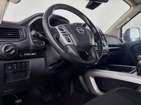 Used 2023 Nissan Titan SV w/ SV Convenience Package image 21