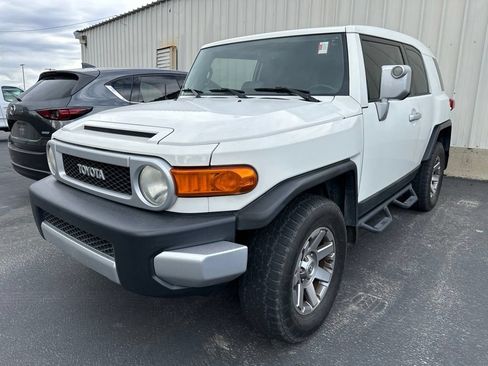 Used 2014 Toyota FJ Cruiser 4WD w/ Convenience Package image 1