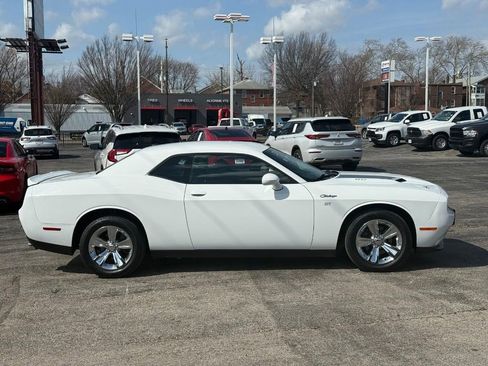 Used 2019 Dodge Challenger SXT image 5