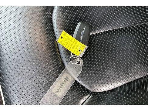 Used 2025 Chrysler Pacifica Limited FWD image 14