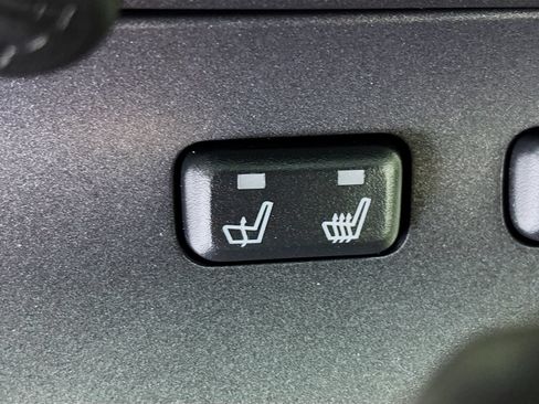 Used 2005 Ford Thunderbird RWD image 18