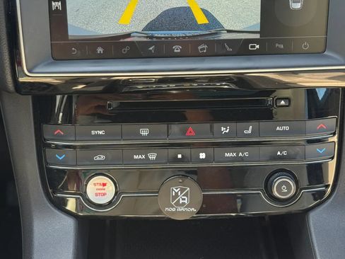 Used 2017 Jaguar F-PACE Prestige AWD/4WD image 10