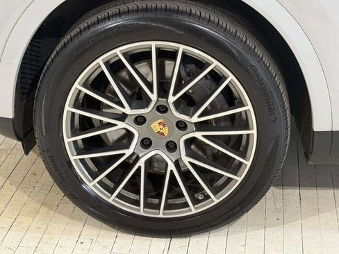 Certified 2023 Porsche Cayenne AWD/4WD image 12