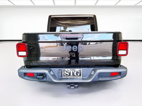 Used 2023 Jeep Gladiator Sport AWD/4WD image 5