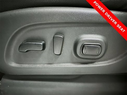 Used 2018 Nissan Titan SL w/ Midnight Edition image 34