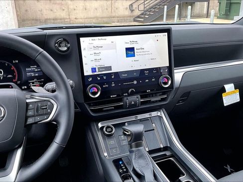 Used 2025 Lexus GX 550 w/ Accessory Package (2T) image 9