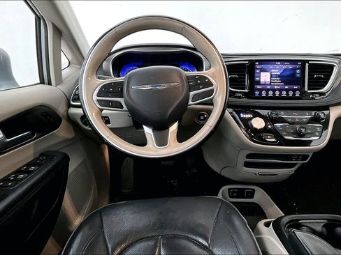 Used 2018 Chrysler Pacifica Limited image 7