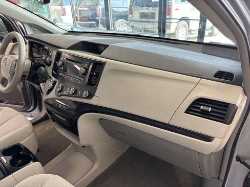 Used 2011 Toyota Sienna LE FWD image 14