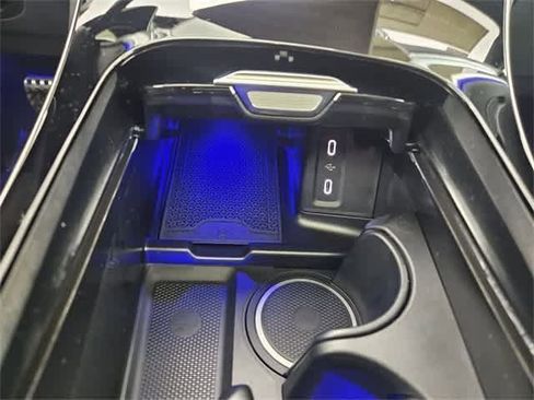 Used 2025 Mercedes-Benz GLC 300 4MATIC image 32