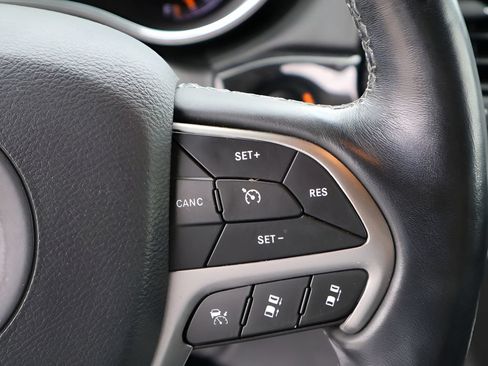 Used 2020 Jeep Grand Cherokee Overland AWD/4WD image 31