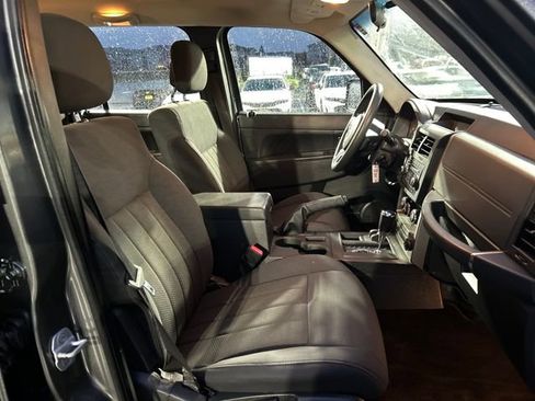 Used 2012 Jeep Liberty Sport image 10
