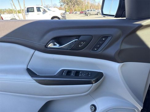 Used 2021 GMC Acadia SLT w/ Preferred Package image 11