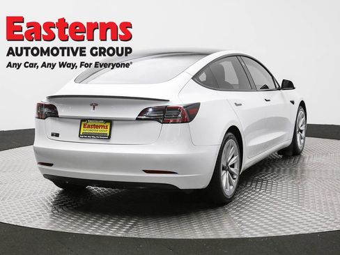 Used 2021 Tesla Model 3 Standard Range Plus image 5