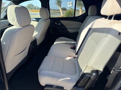 Used 2023 Chevrolet Traverse LS image 10