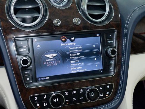 Used 2020 Bentley Bentayga V8 image 53